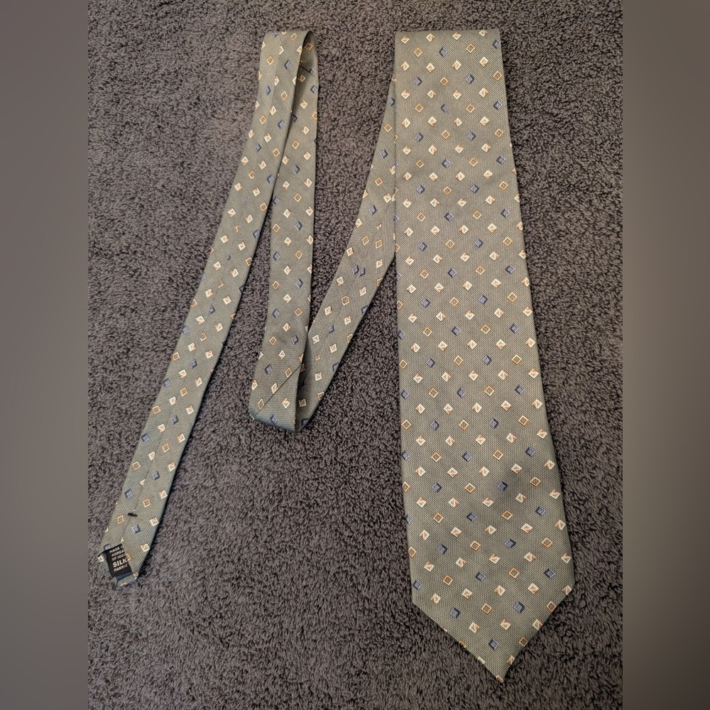 Nautica Geometric Patterned Tie in Green and Gold